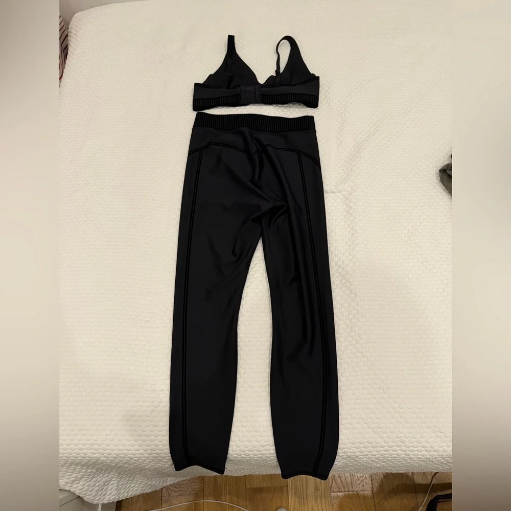 Black Alo Yoga Set - Picture 2 of 2